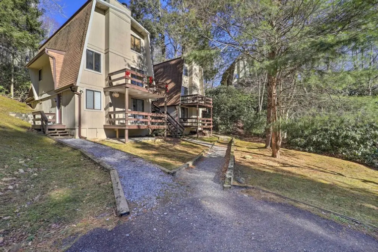 2 Mi to Dtwn: Banner Elk Mtn Townhome w/ Deck!
