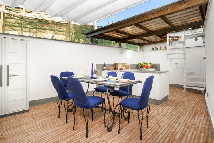 Villa Mayla
