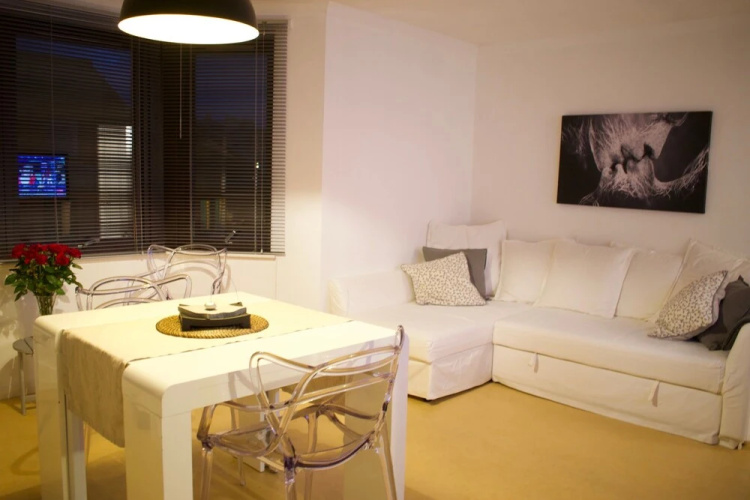2 Bedroom Central Apartment by Leith Walk