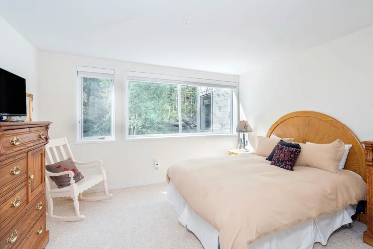 3 Bedrooms Cottage with balcony