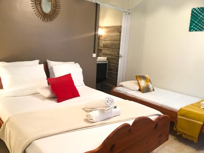 Standard Triple room