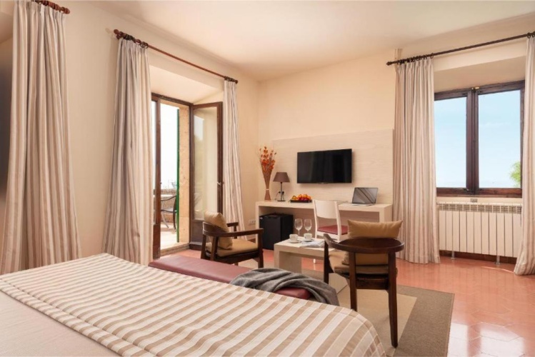 Deluxe Suite
