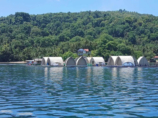 Floating Home in Reef Resort Unit 13