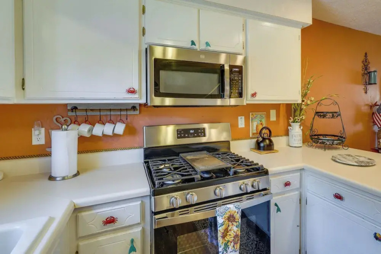 Walk to Beach: PCB Condo w/ Oceanfront Pool Access