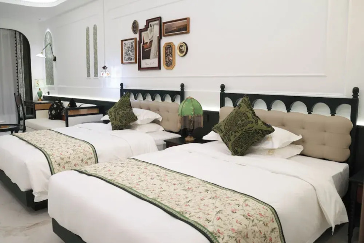 Vishan Garden Trendy Hostel