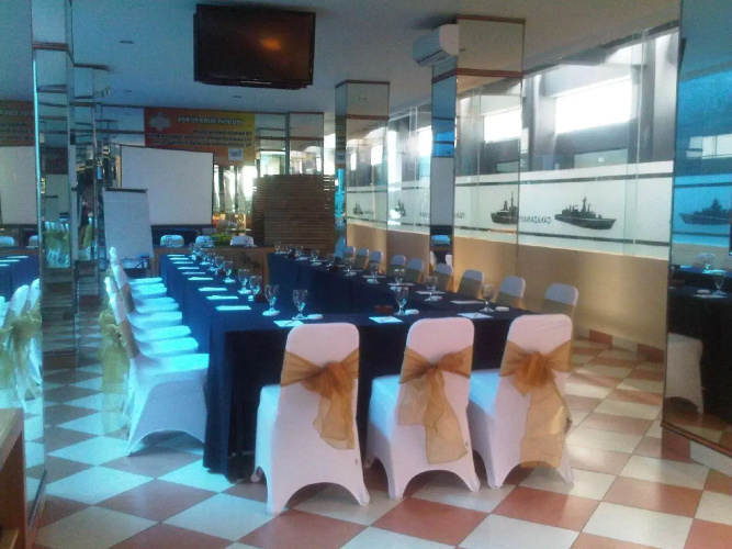 Dermaga Keluarga Hotel