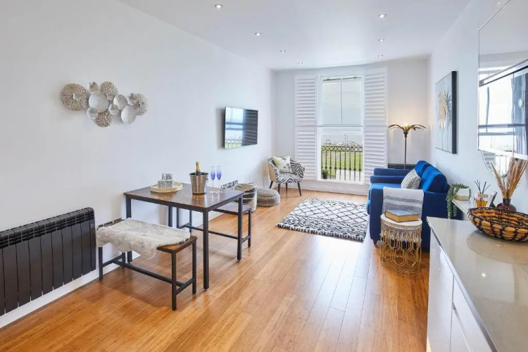 Host Stay Saltwater Suite