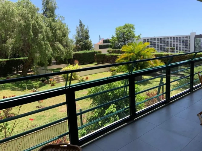 2 Bedrooms Apartment with garden view
