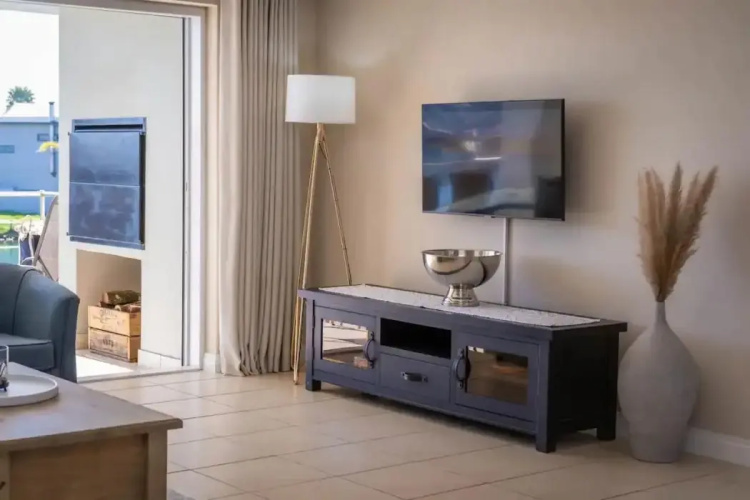 Water Views Apartment