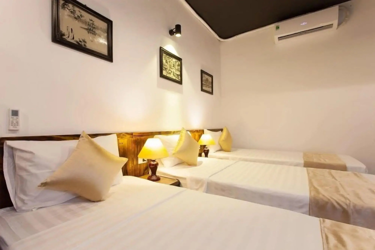 Luxury Backpackers