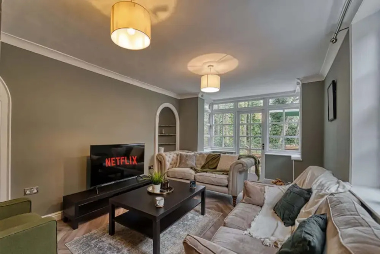 Host Stay Underhill House