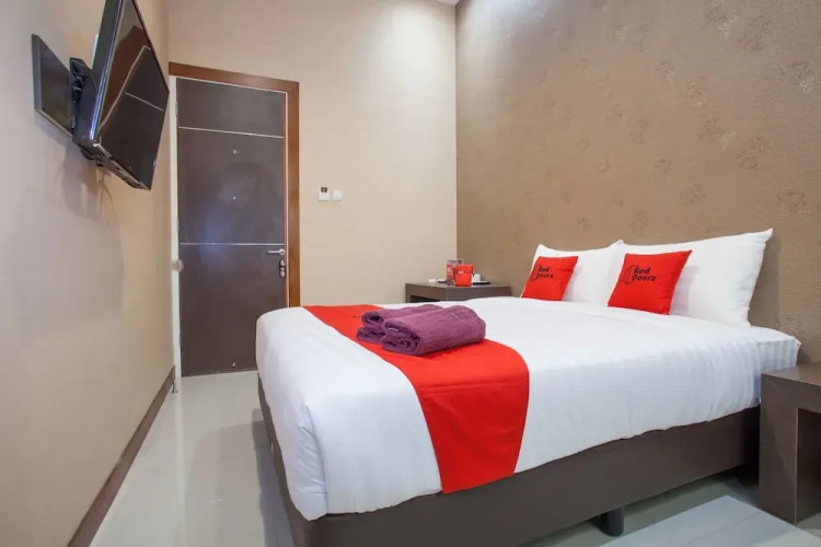 RedDoorz Plus @ Raya Sulfat