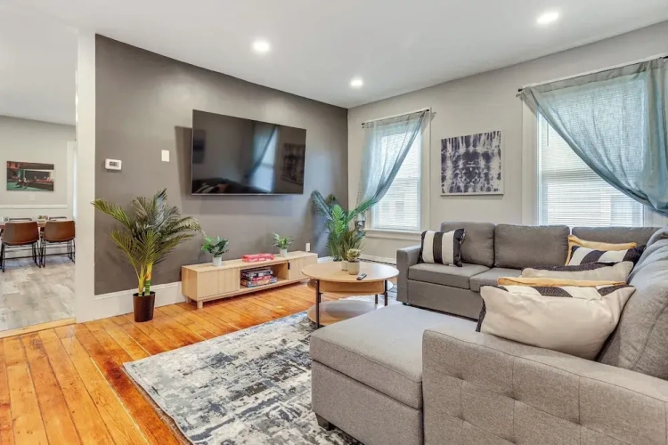 3 Bedrooms Apartment