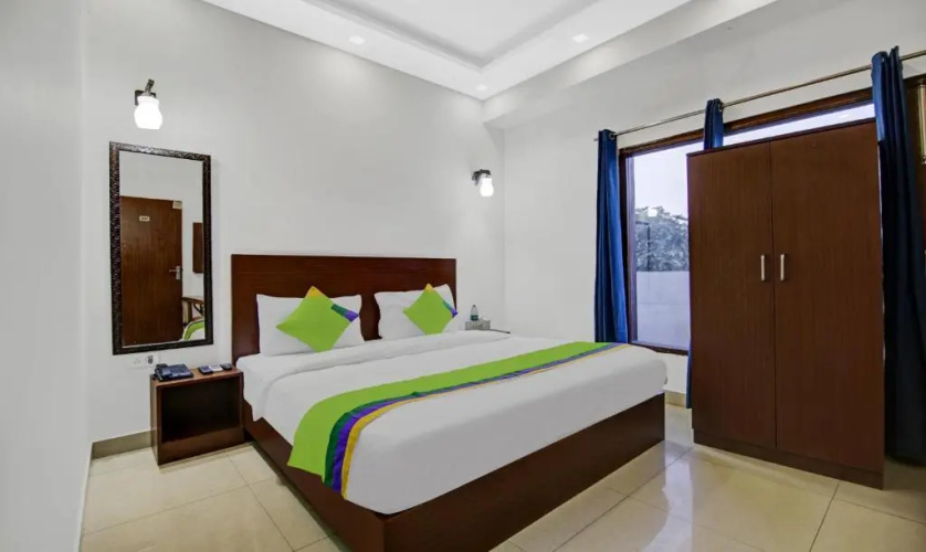 Treebo Noida Grand