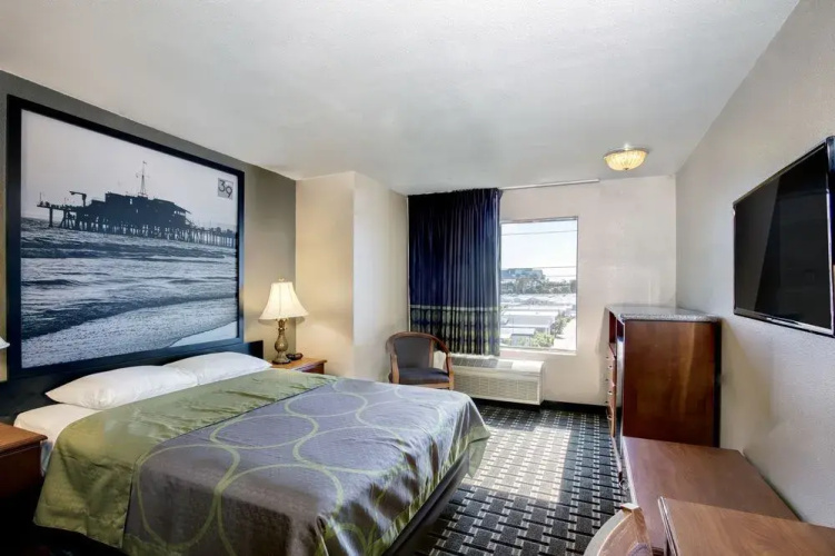 Super 8 Westminster Ca/Huntington Beach Area