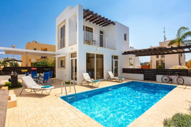 2 Bedrooms Villa