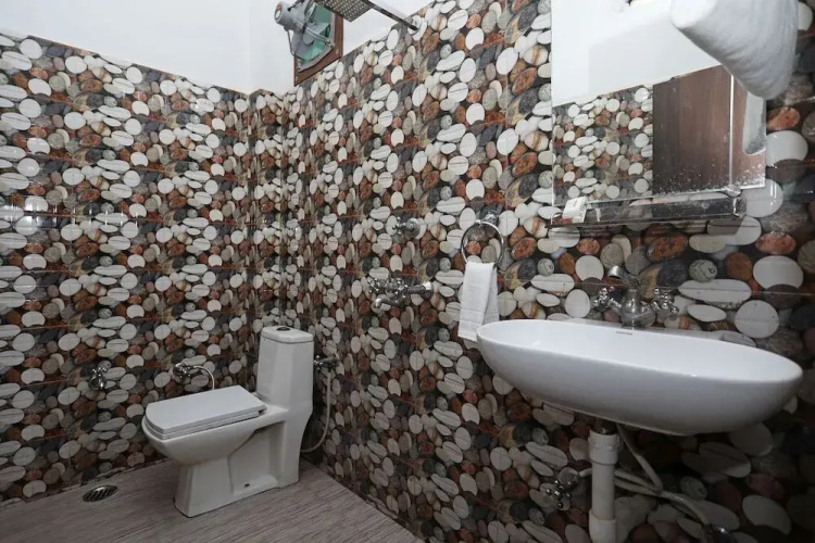 Hotel Alpine by OYO Rooms