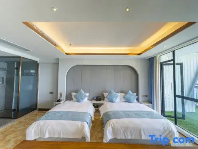 1 Bedroom Business Triple Suite with sea view
