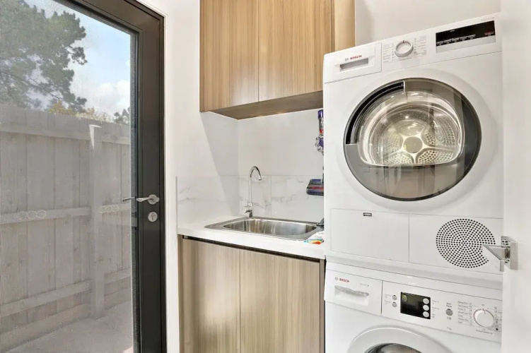 Bright 2-bed Glenroy Home With Courtyard