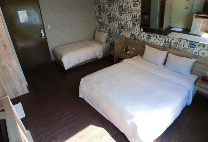 Standard Triple room