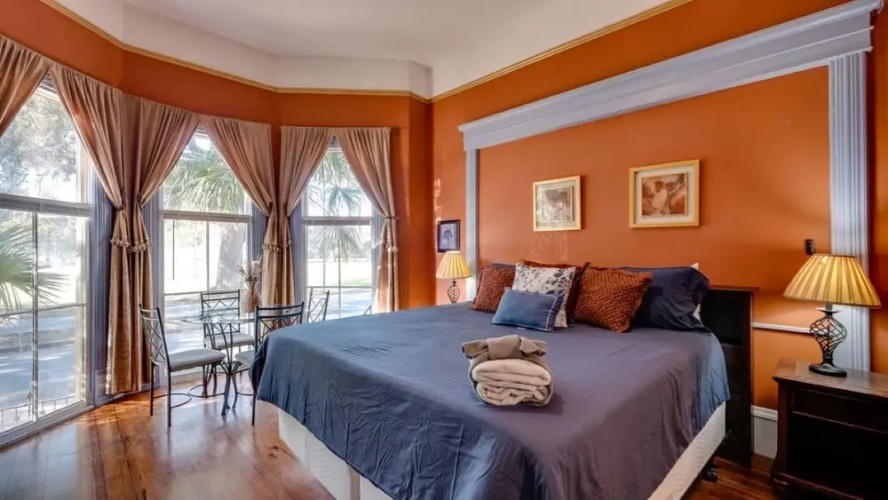 Elegant 2BR on Forsyth Park