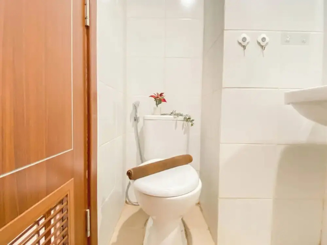 Basic 1Br Apartment At Vittoria Residence