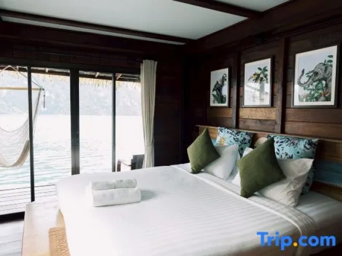 1 Bedroom Superior room with lake view