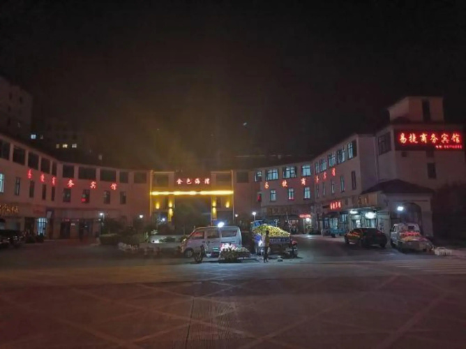 Yijie Hotel