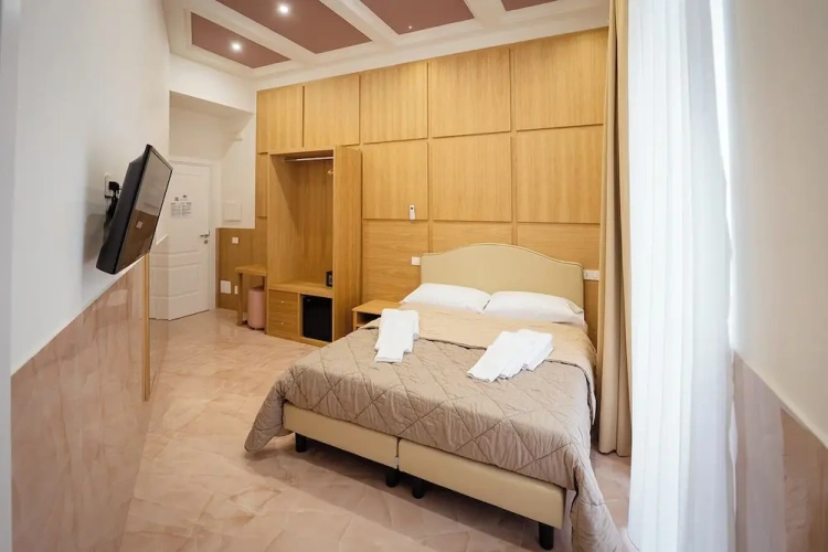 Deluxe Triple room with balcony and with city view