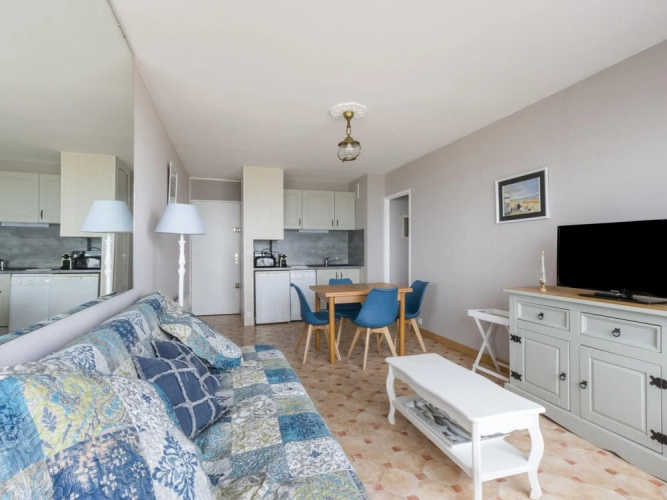Charming Apartment in Courseulles sur Mer Near Seabeach