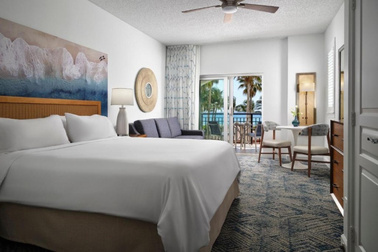 Standard room with balcony and oceanfront