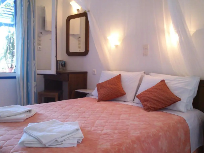 Dina Naxos Studios
