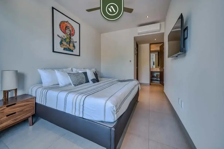 2BR Condo With Rooftop Pool - 2 Min Walk to Beach