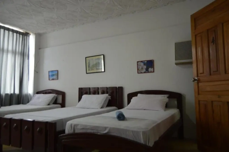 Standard Triple room