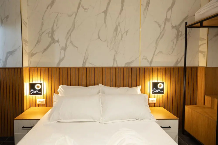 Aglon Twin's Hotel