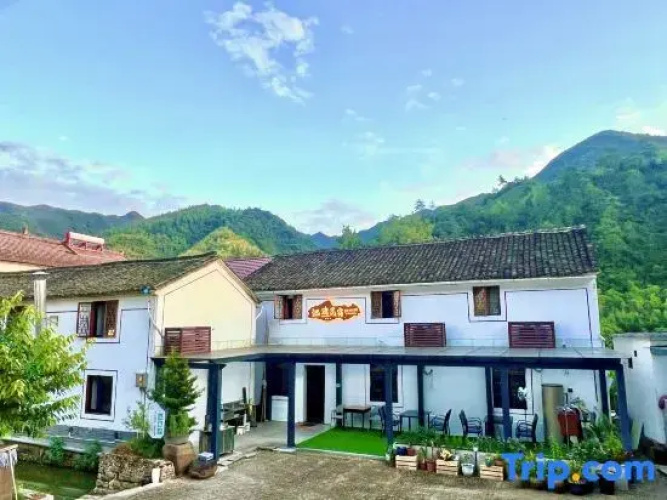 Tonglu Chibian Homestay
