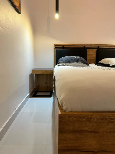 Cyrus Hotel-House
