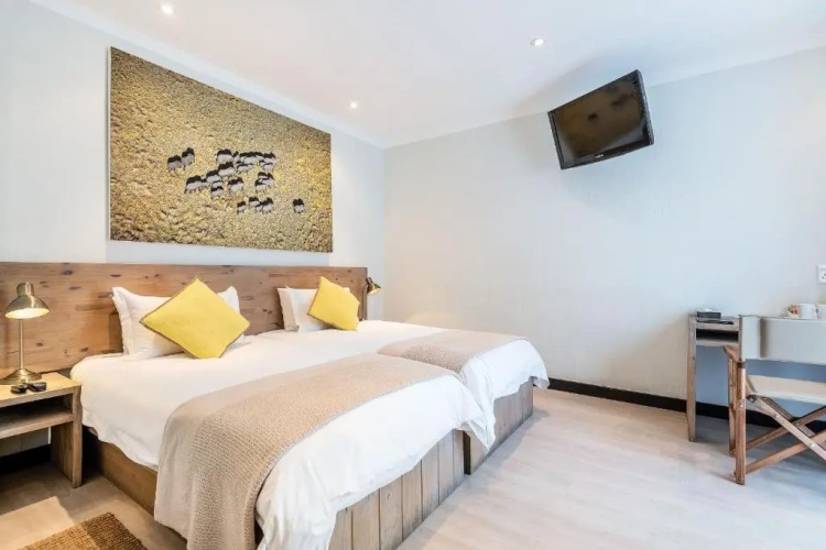 Standard Triple room