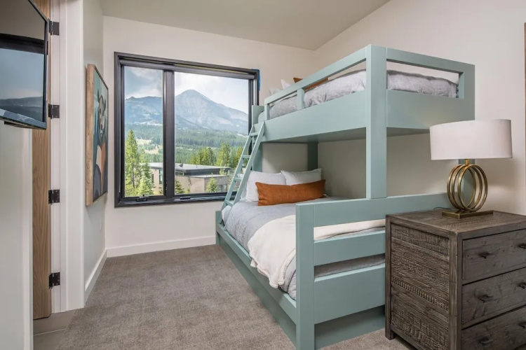 202 Lakelodge 4 Bedroom Condo