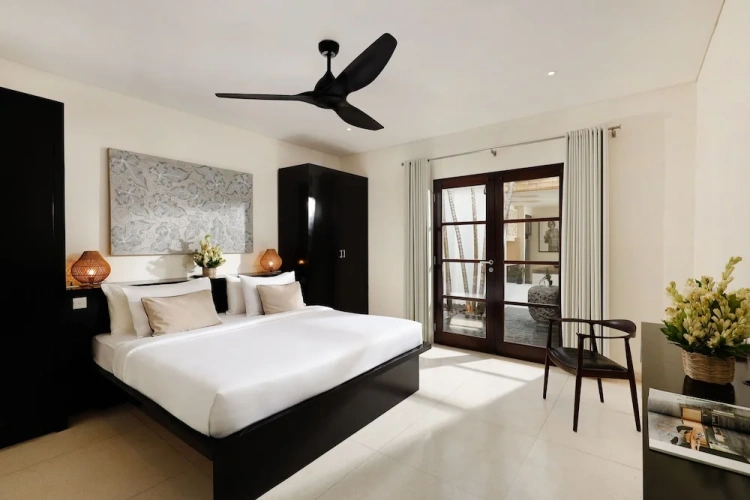 5 Bedrooms Double Villa beachfront