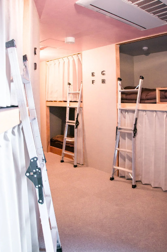 Linda Hostel 106