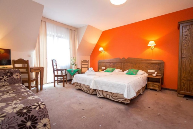 Standard Triple room