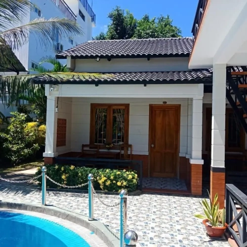Deluxe Bungalow with pool view