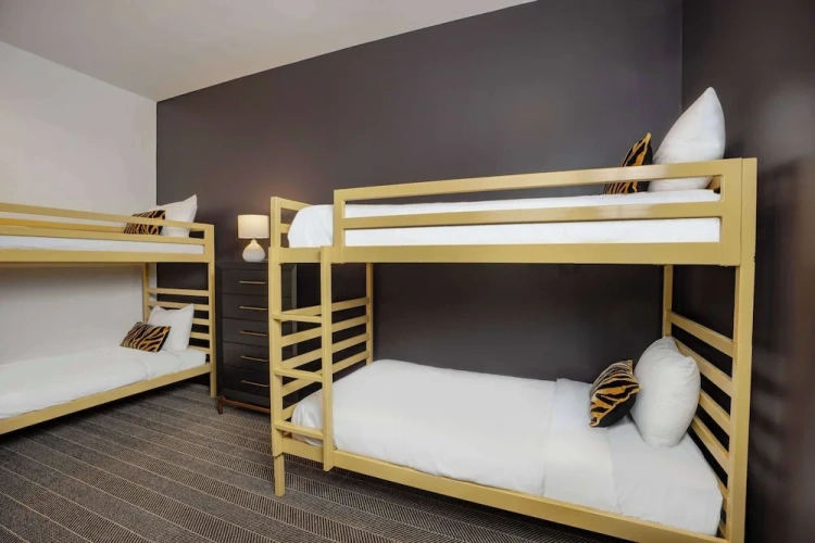 2 Bedrooms Quadruple Suite with balcony