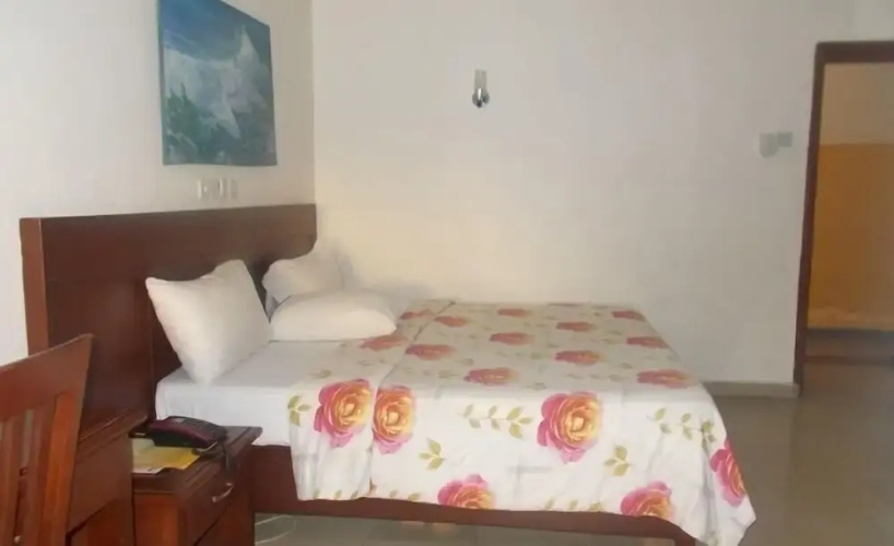 Franphinas Suites and Hotel
