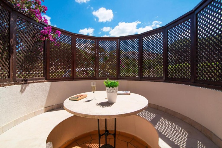 2 Bedrooms Villa