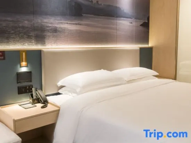 Deluxe Double room with city view