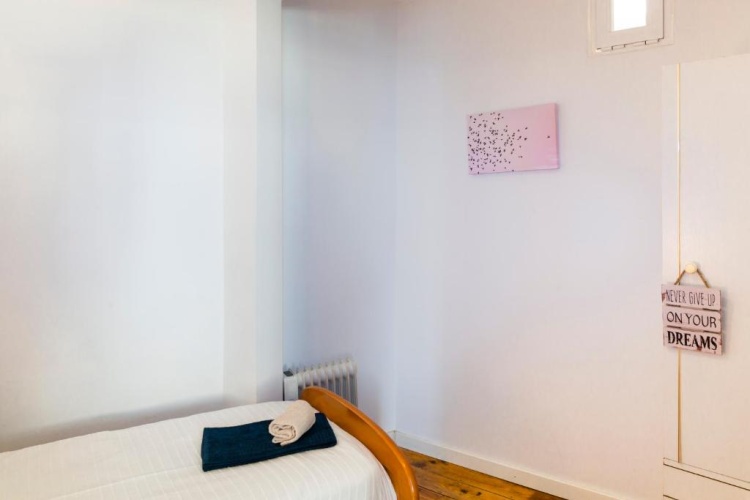 2 Bedrooms Apartment