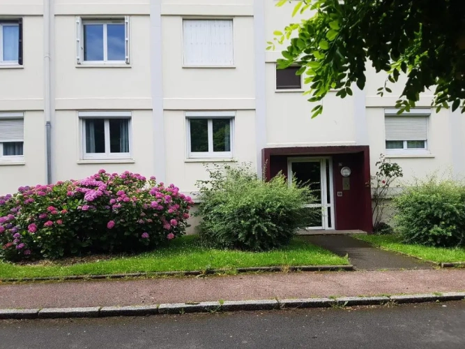 3 Bedrooms Apartment