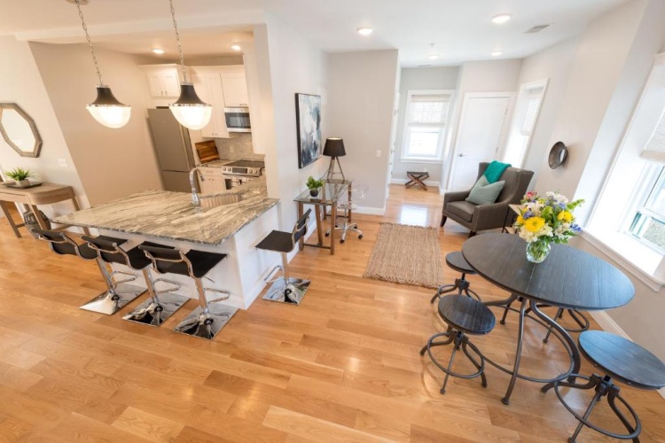 2 Bedrooms Apartment